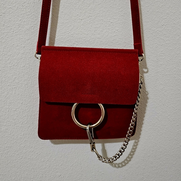 Red velvet with gold chains ♥️  shoulder bag - Picture 5 of 6